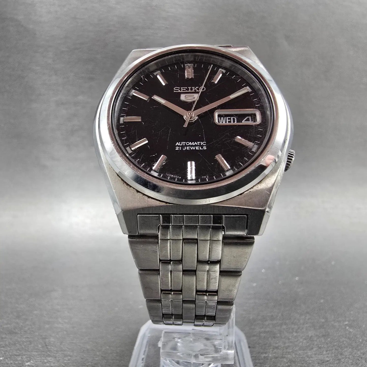 Seiko 5 Automatic Watch Men 37mm Black Dial Silver Tone Daydate 7S26-02E0 Runs5