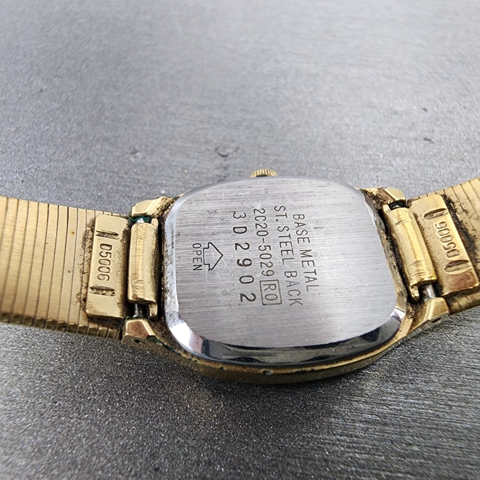 Seiko Watch Women 18mm Champagne dial Gold Tone Rectangle 2c205029 New Battery9