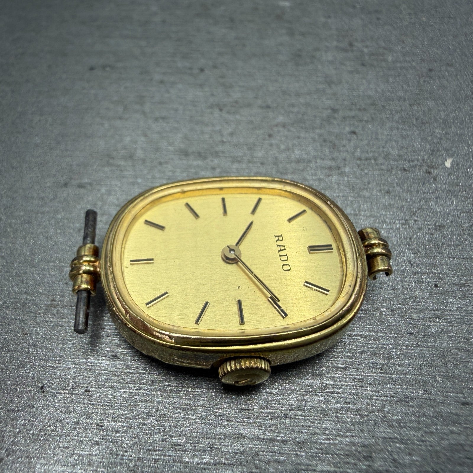 Rado Watch Women 20mm Gold Dial Gold Tone Oval Manual Wind Runs 332.7743.26