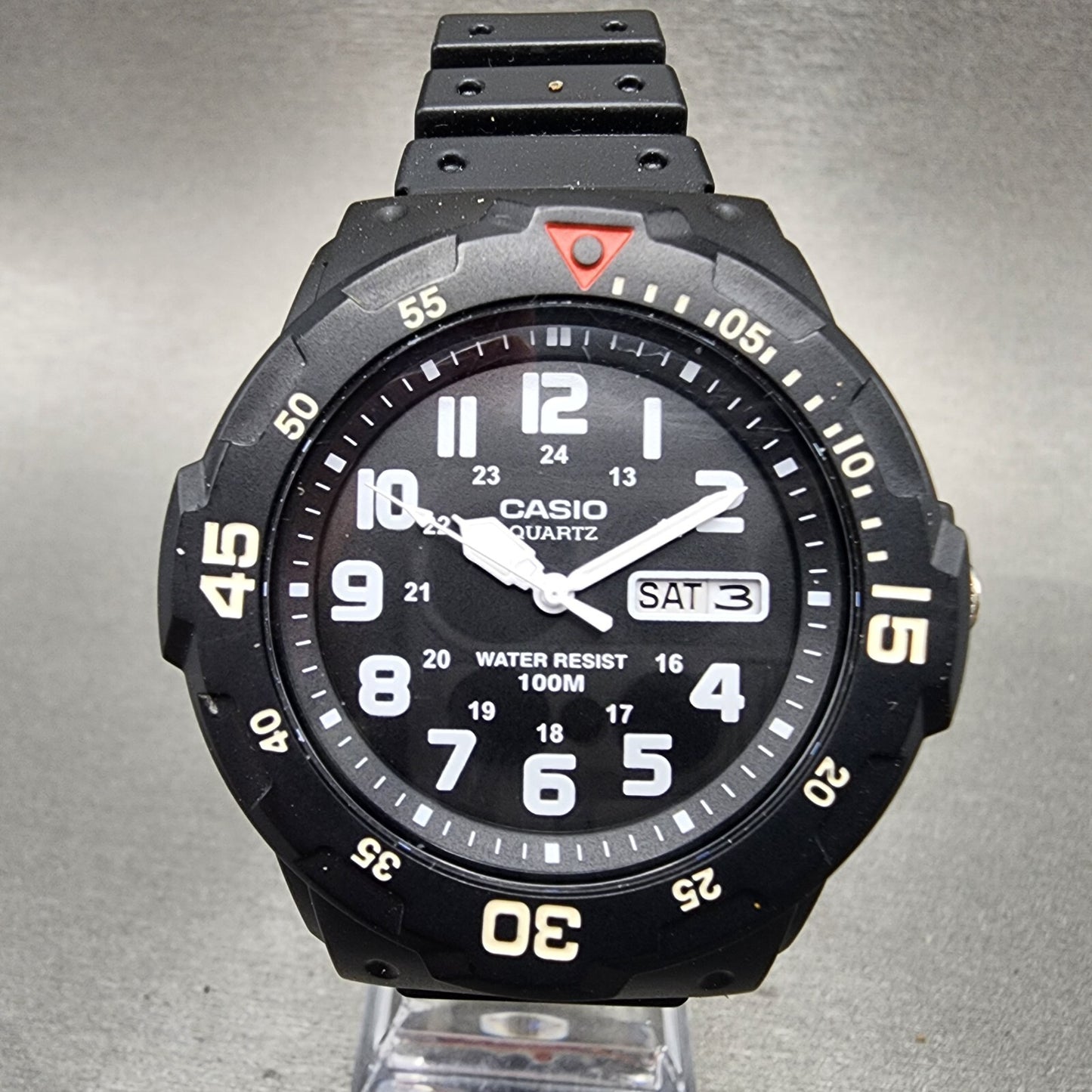 Casio MRW200H Dive Watch Men 43mm Black Dial Black Tone Daydate Round New Batt0