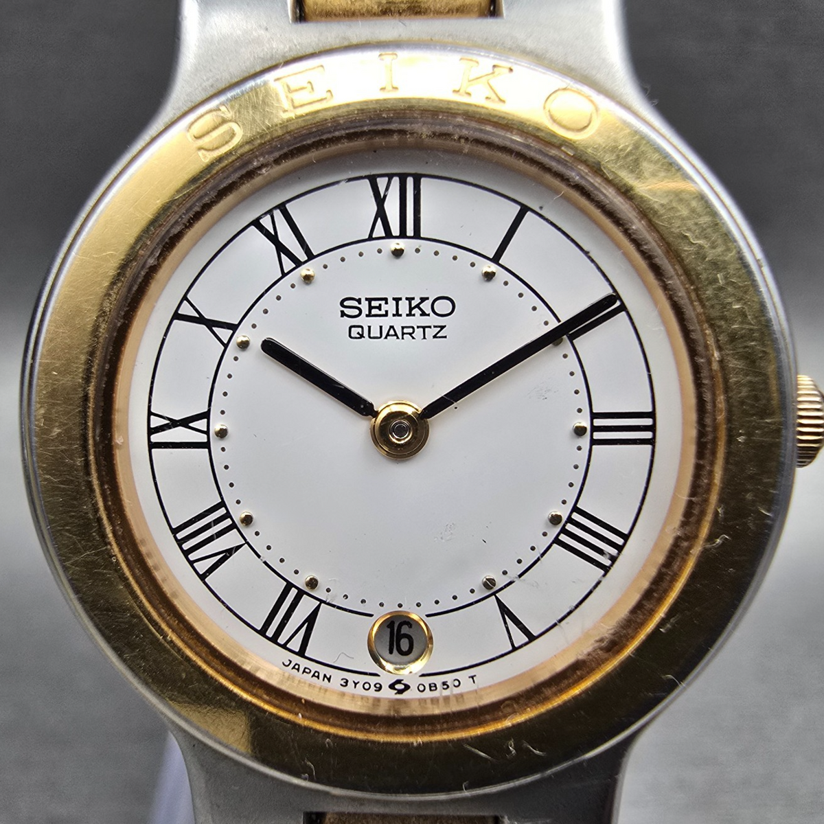 Seiko Watch Women 24mm White Dial Two Tone Date Round 3Y09-0A49 New Battery1
