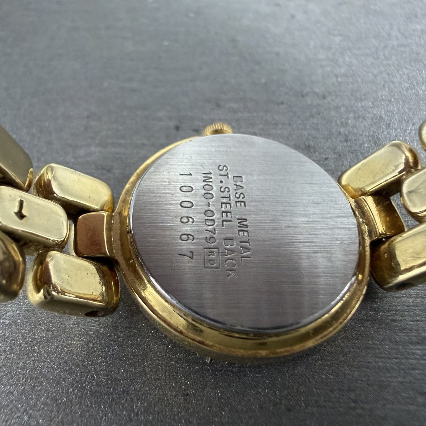Seiko Watch Women 20mm Silver Dial Gold Tone Round 1N00-0D79 New Battery9