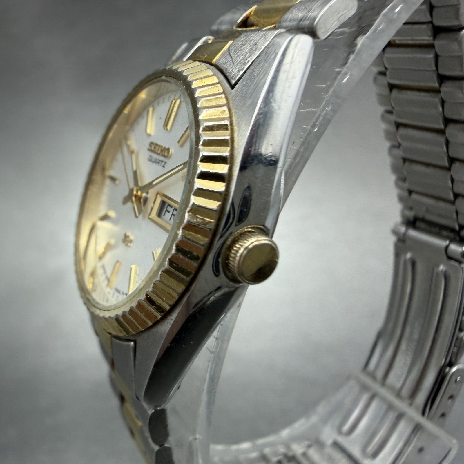 Seiko SQ Watch Women 25mm Silver Dial Two Tone Daydate Round 2A23-0039 NewBat IP2