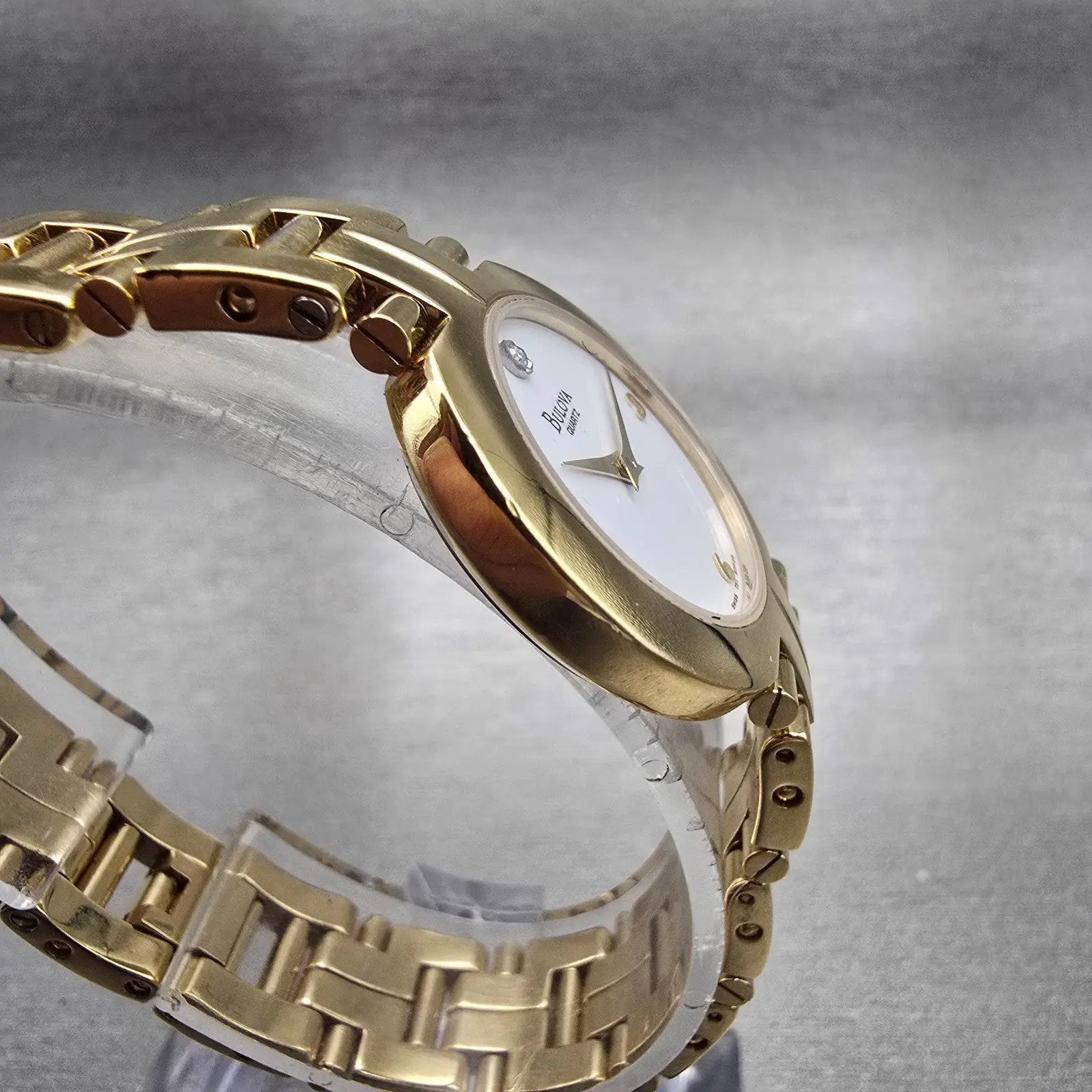 Bulova Watch Women 25mm White Dial Gold Tone Diamond Round 97P29 New Battery3