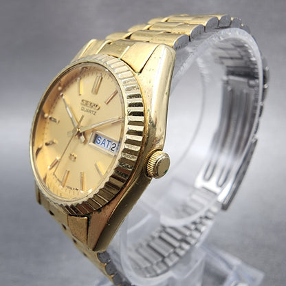 Seiko SQ Watch Women 25mm Gold Dial Gold Tone Daydate Round 2A230039 NewBat VTG2