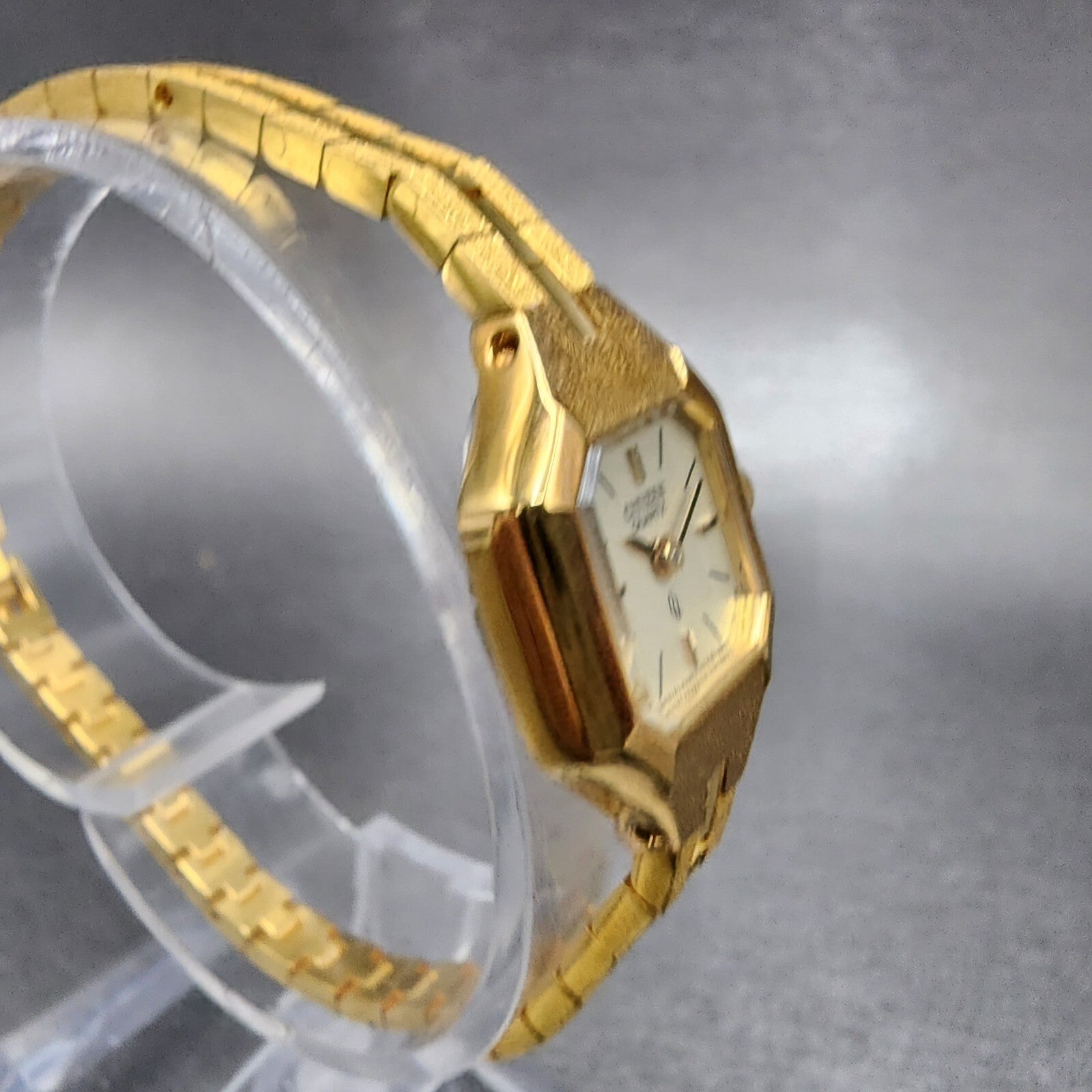 Citizen Watch Women 17mm Champagne Dial Gold Tone NOS 3220890809 New Battery5