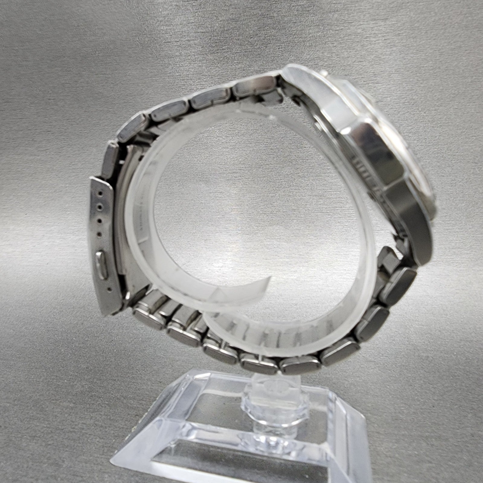 Casio MTD1046 Dive Watch Men 38mm Silver Dial Silver Tone Daydate PARTS9
