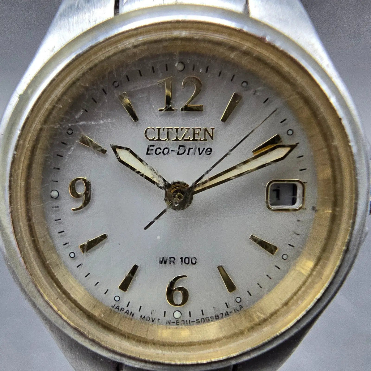 Citizen Eco-Drive Watch Women 25mm White Dial Two Tone Date E011-S039967 Works P1