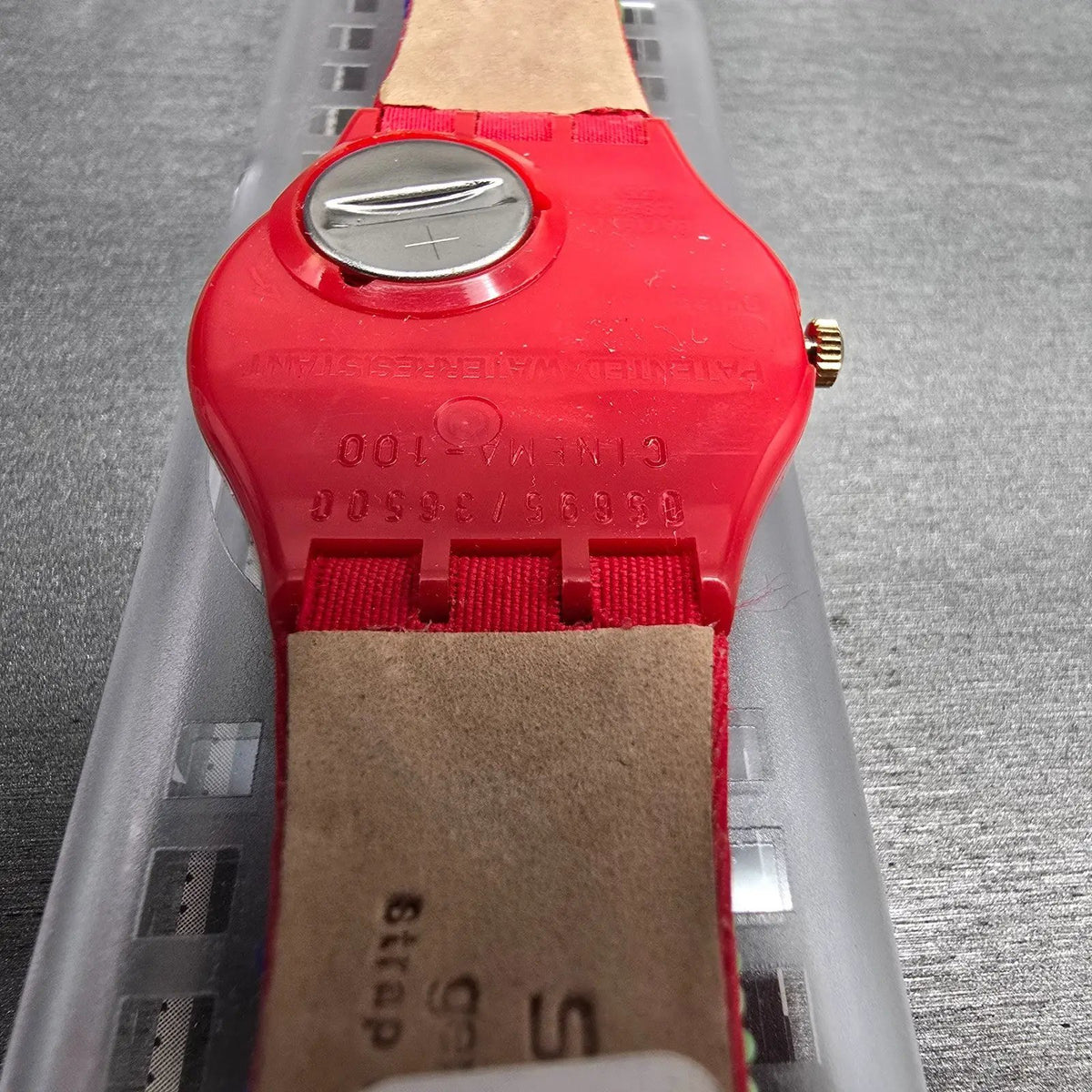 Swatch Special Despite Watch Men 34mm Green Dial Red Case GZ142 New Battery NOS14