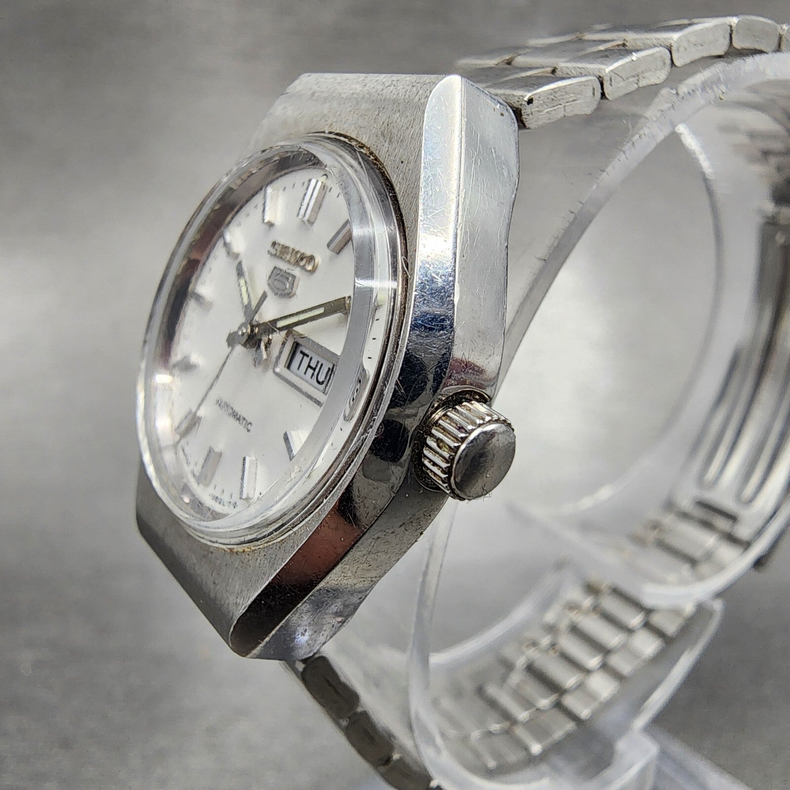 Seiko 5 Automatic Watch Women 25mm Silver Dial Steel Daydate Round 29060490 Run2