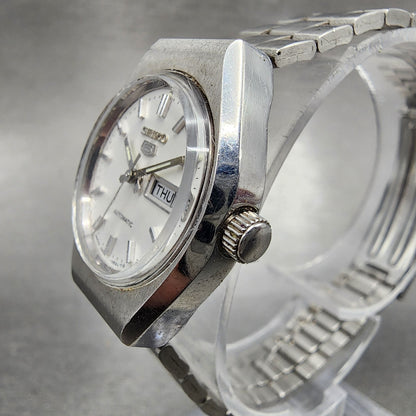 Seiko 5 Automatic Watch Women 25mm Silver Dial Steel Daydate Round 29060490 Run2