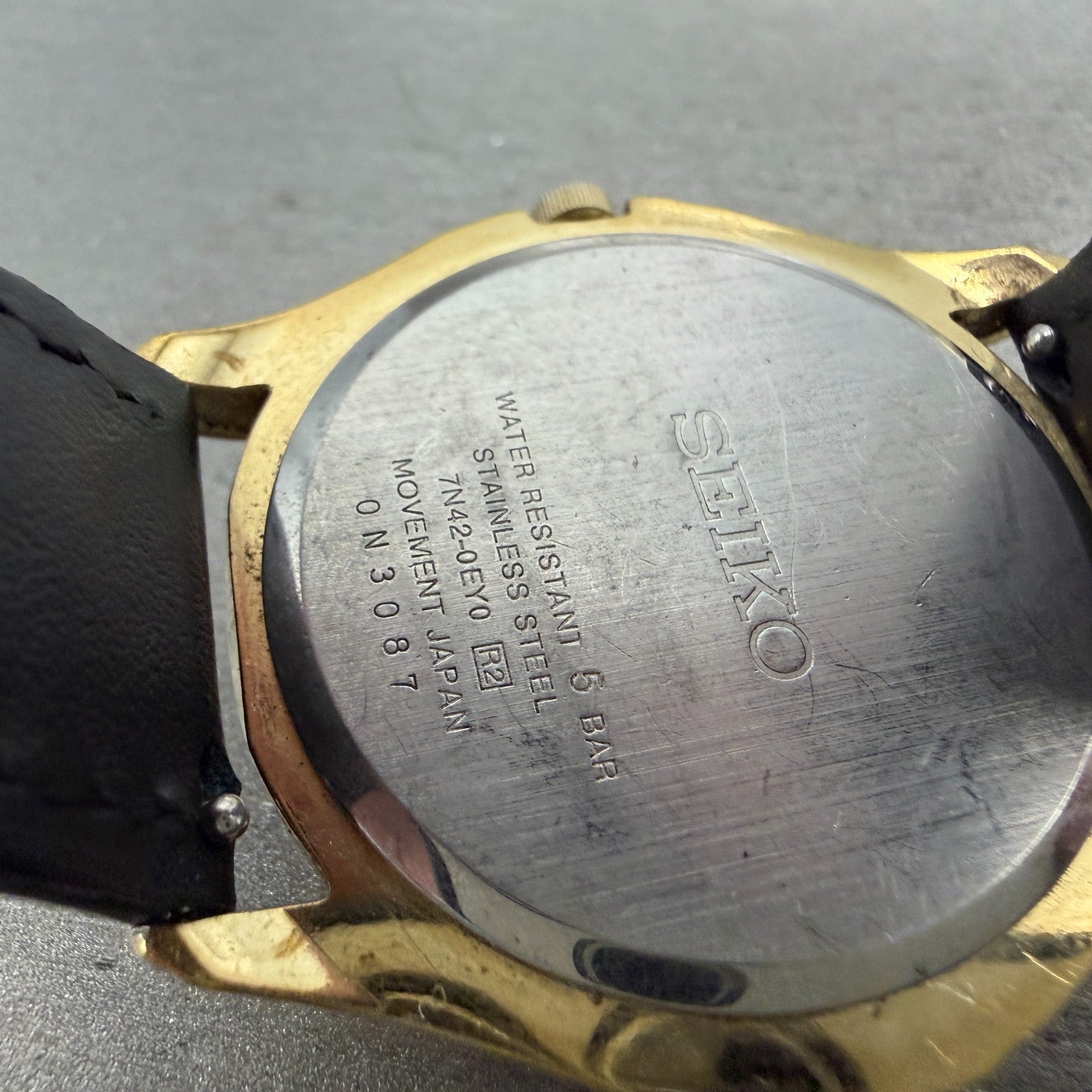 Seiko Watch Men 37mm Silver Dial Gold Tone Date Round 7N42-0EY0 New Battery VTG9
