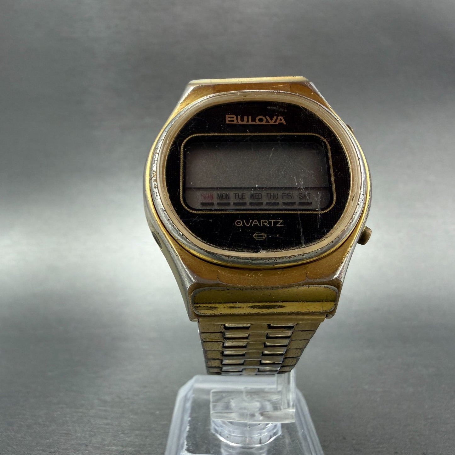 Bulova Digital Watch Men 37mm LCD Gold Tone Daydate Round Vintage N7 PARTS6