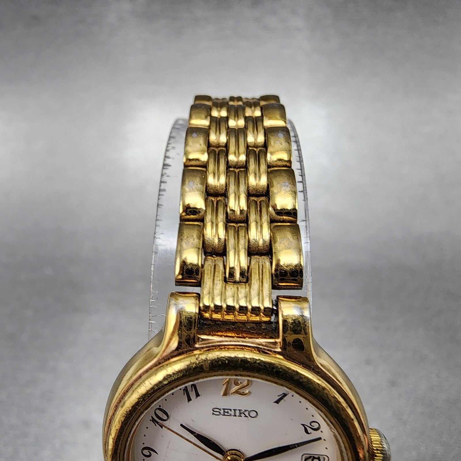 Seiko Watch Women 23mm White Dial Gold Tone Date Round 7N820228 New Battery B124