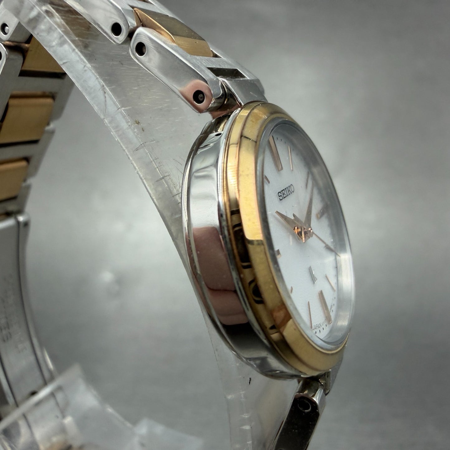 Seiko Solar Lukia Watch 24mm Women White Dial Two Tone Round V117-0EH0 Runs4
