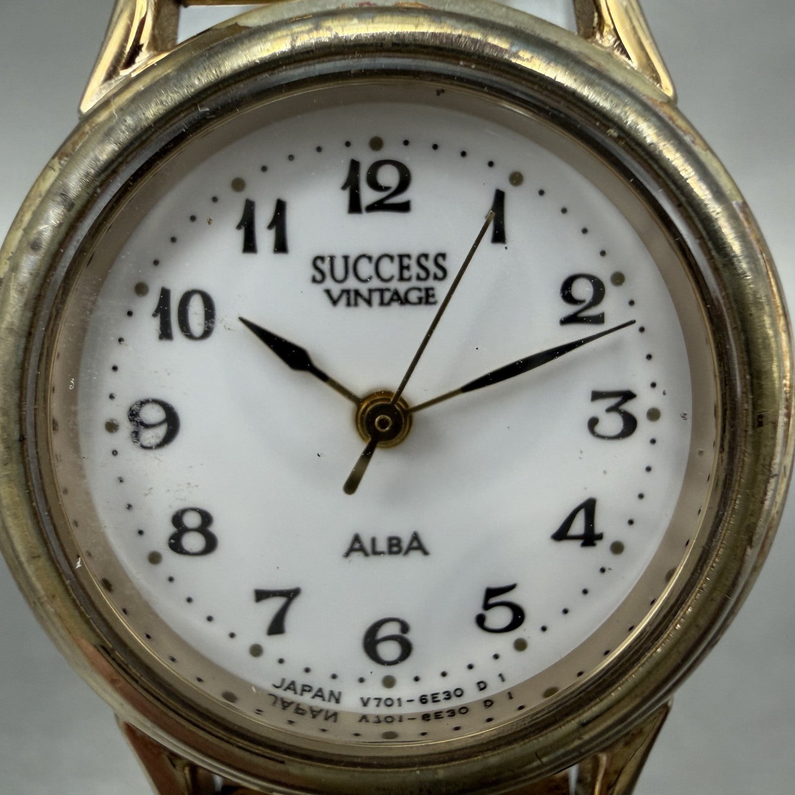 Seiko Alba success Watch Women 24mm White Dial Gold Tone V7016C00 New Battery1