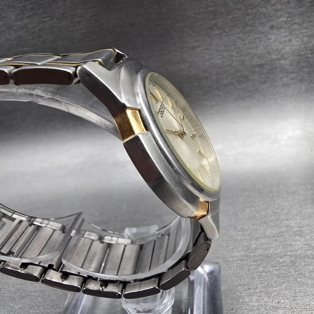 Seiko Watch Men 35mm Champagne Dial Two Tone Round V701-2K80 New Battery Vintage3