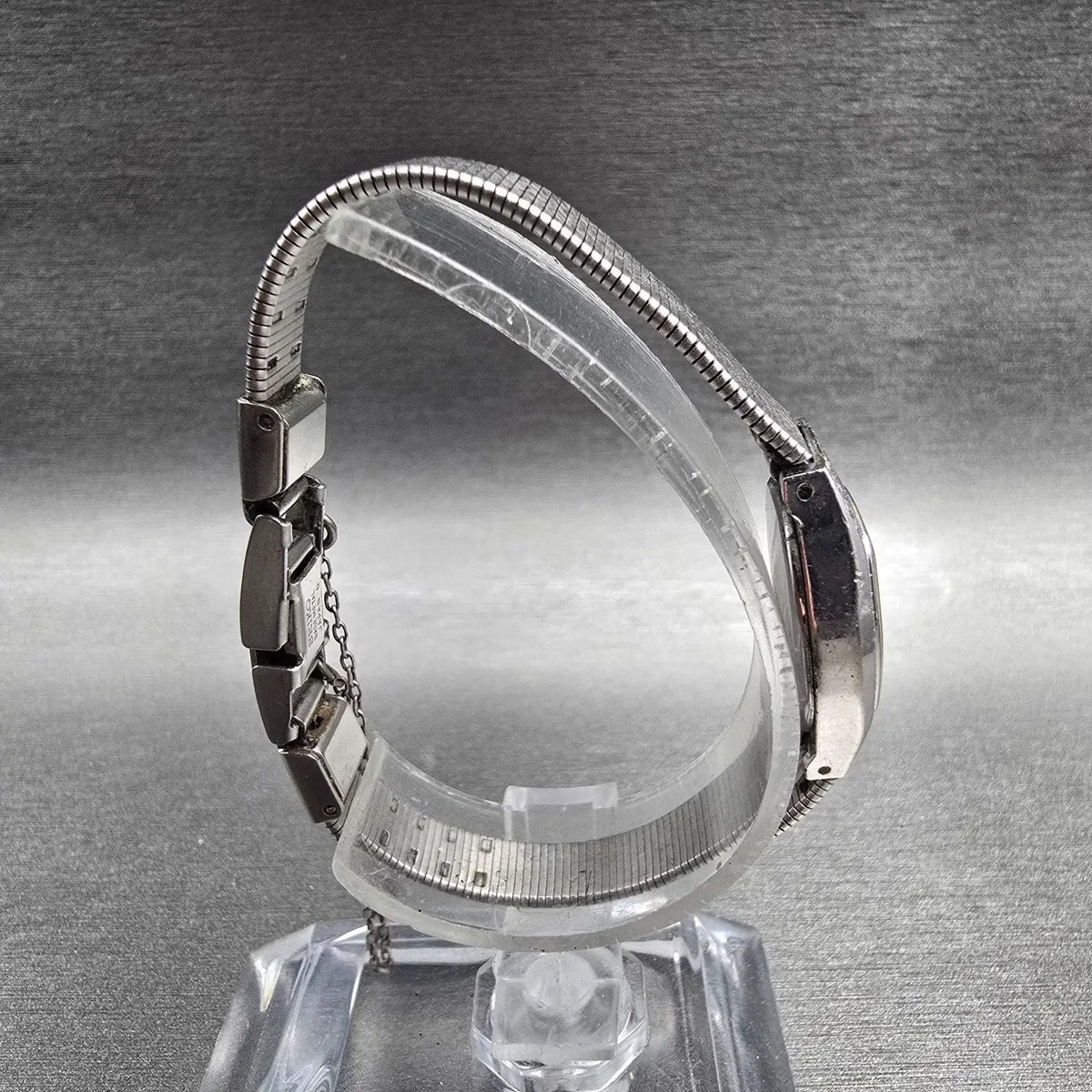 Seiko Watch Women 17mm Silver Dial Silver Tone Oval 2B31-5039 New Battery JP4578