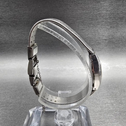 Seiko Watch Women 17mm Silver Dial Silver Tone Oval 2B31-5039 New Battery JP4578