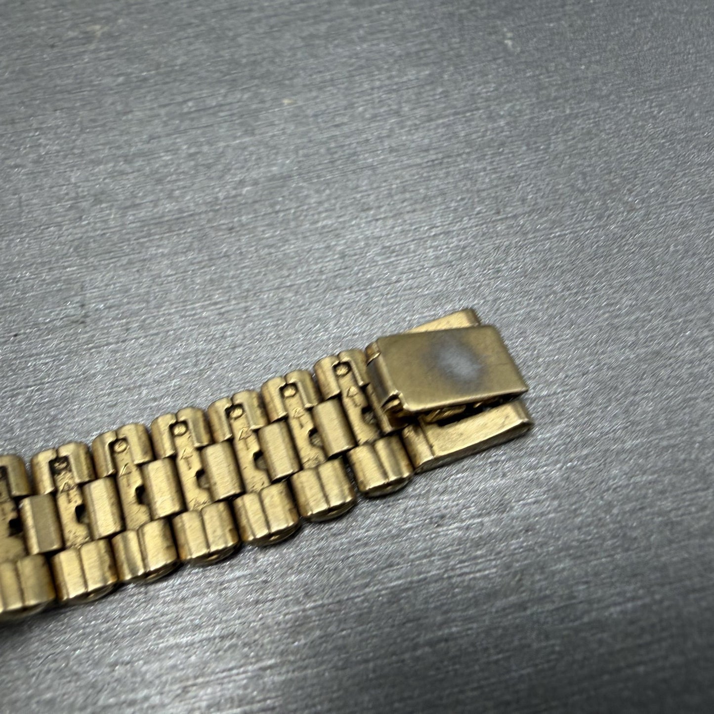 Seiko Half Moon Watch Women 20mm White Dial Gold Tone 1N00-5E09 PARTS9