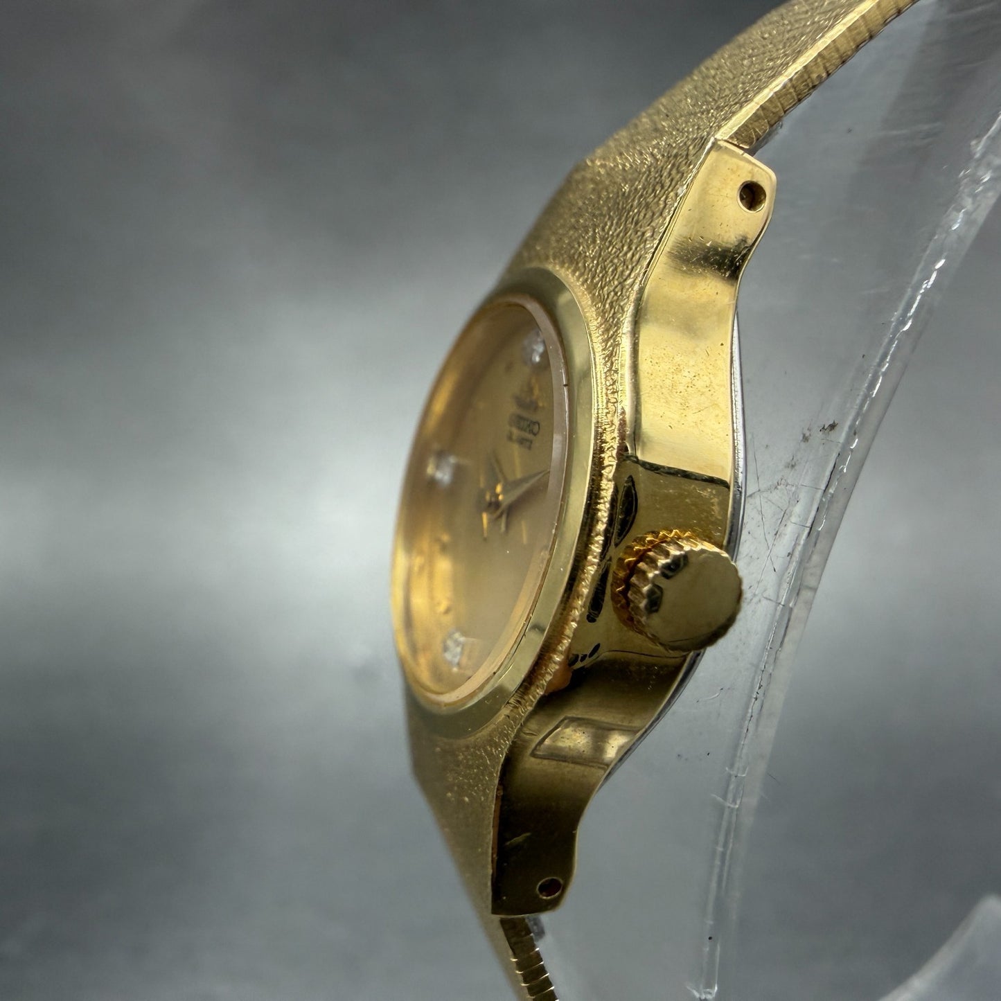 Seiko Watch Women 20mm Champagne Dial Gold Tone Round 8Y21-0020 New Battery GH52
