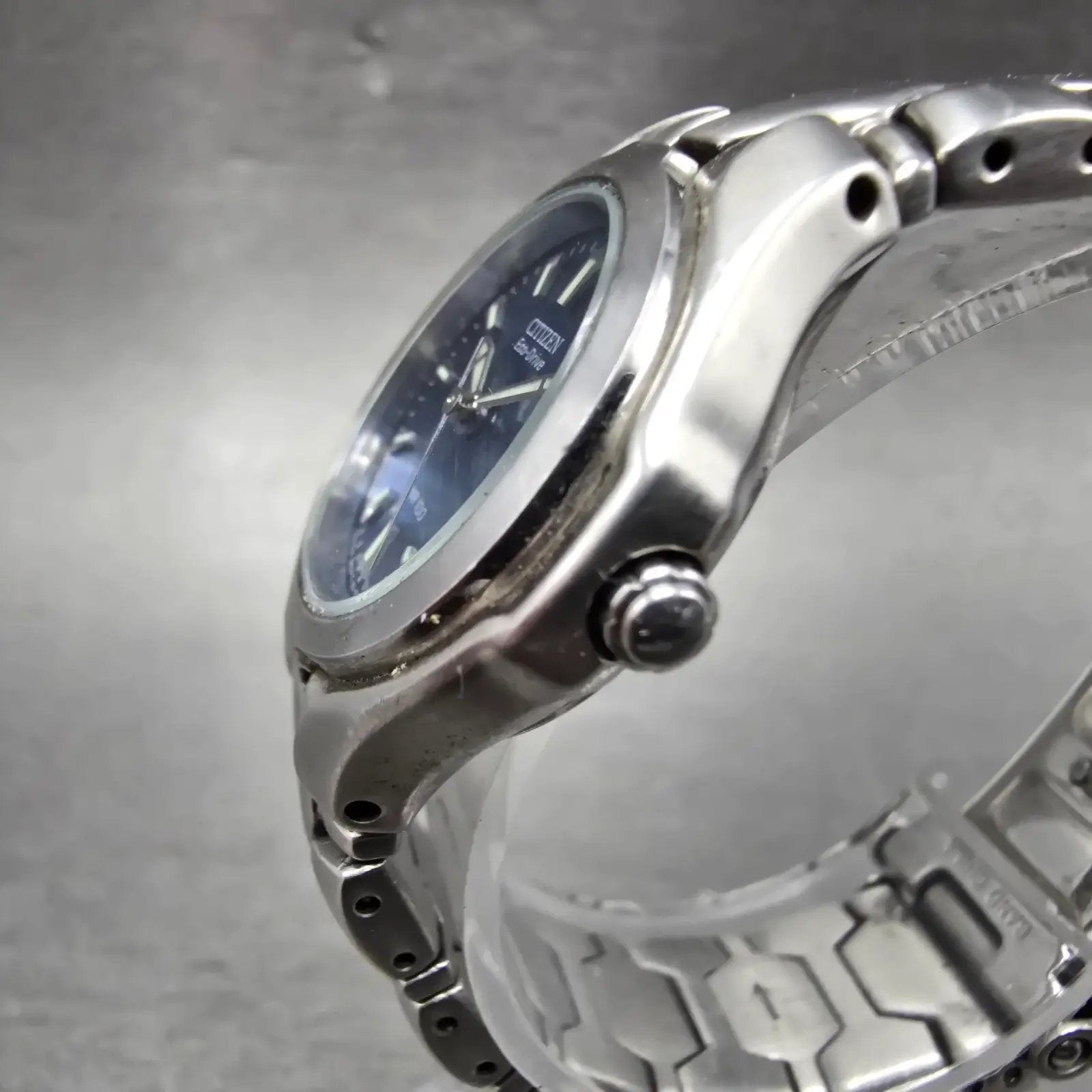 Citizen Eco-Drive Watch Women 27mm Blue Dial Silver Tone Date E010-K16393 Runs H2