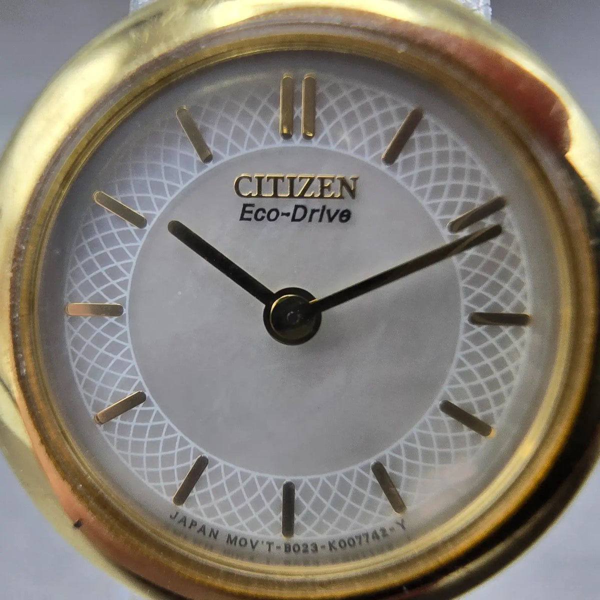 Citizen Eco-Drive Watch Women 21mm MOP Dial Gold Tone Round B023-K004829 Runs1