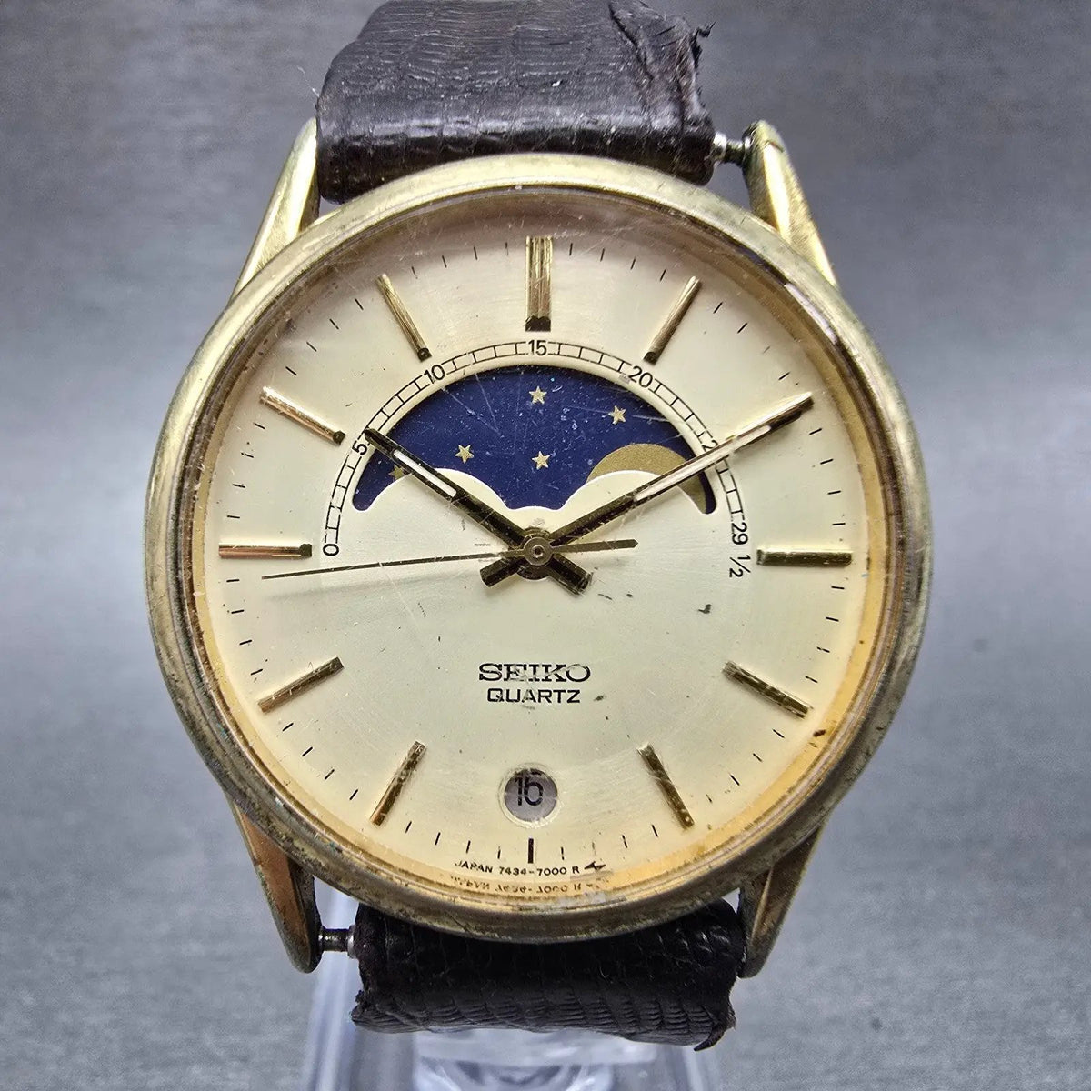 Seiko Moon Phase Watch Men 32mm Champagne Dial Gold Date Round 7434-7008 PARTS0