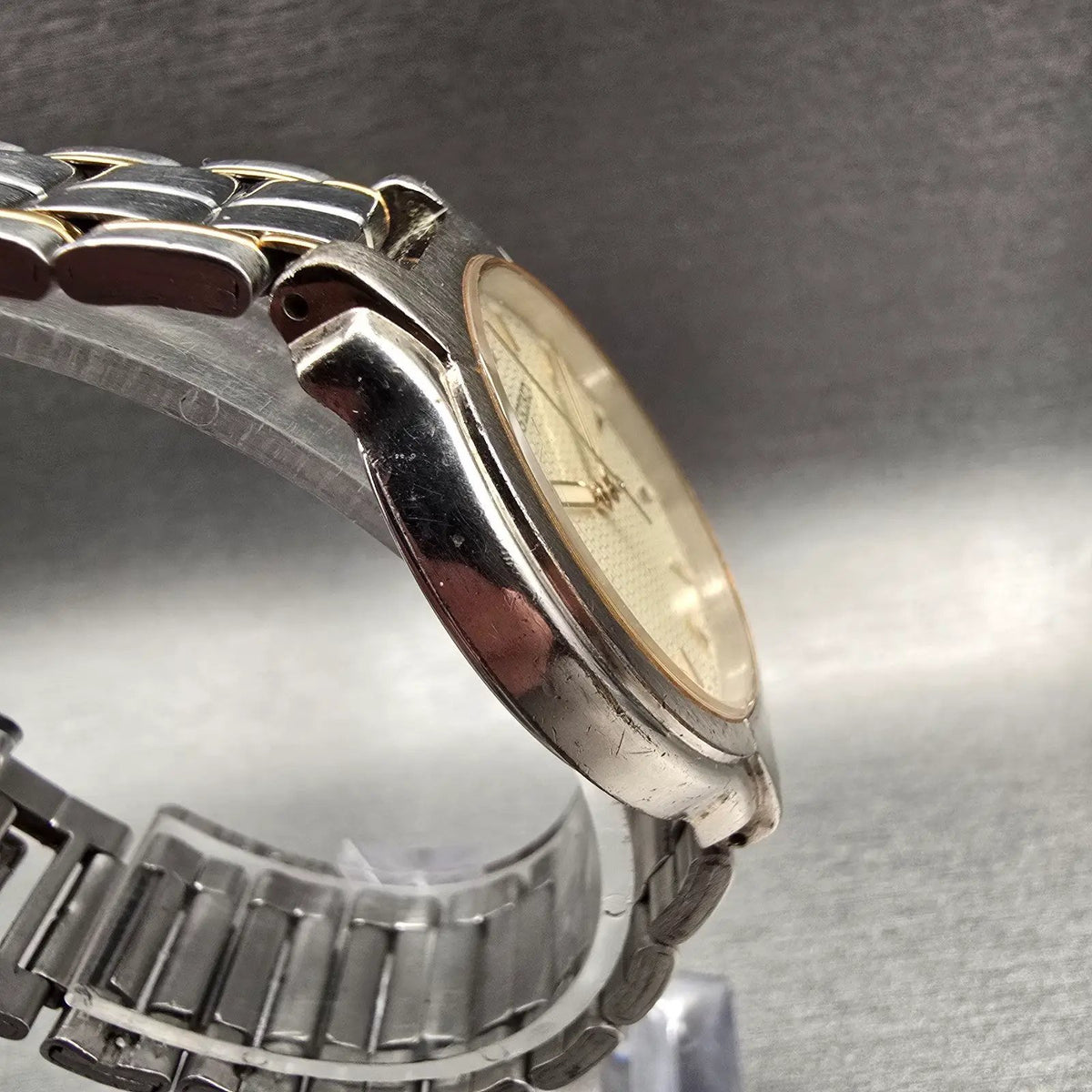 Seiko Watch Men 32mm Champagne Dial Two Tone Round V701-2B50 New Battery Vintage3