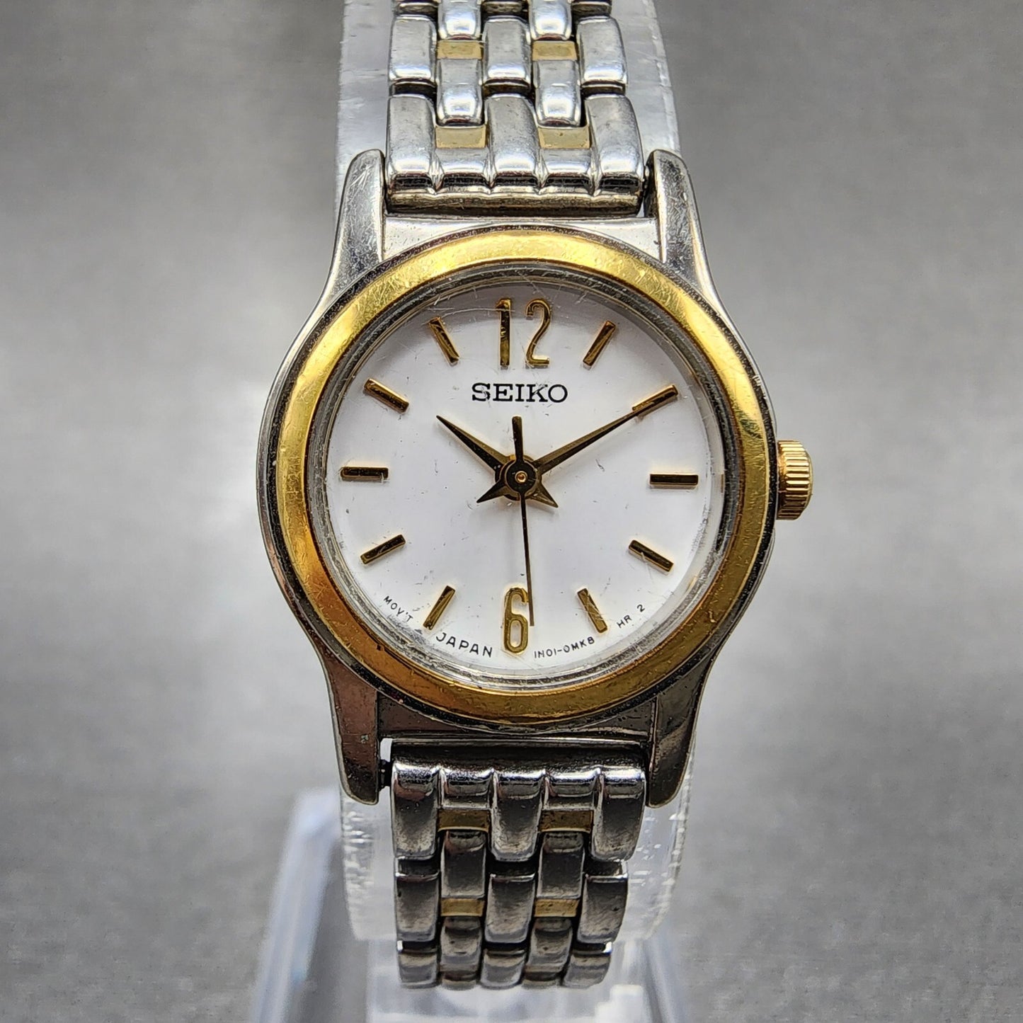 Seiko Watch Women 19mm White Dial Two Tone Round 1n010gd0 New Battery0