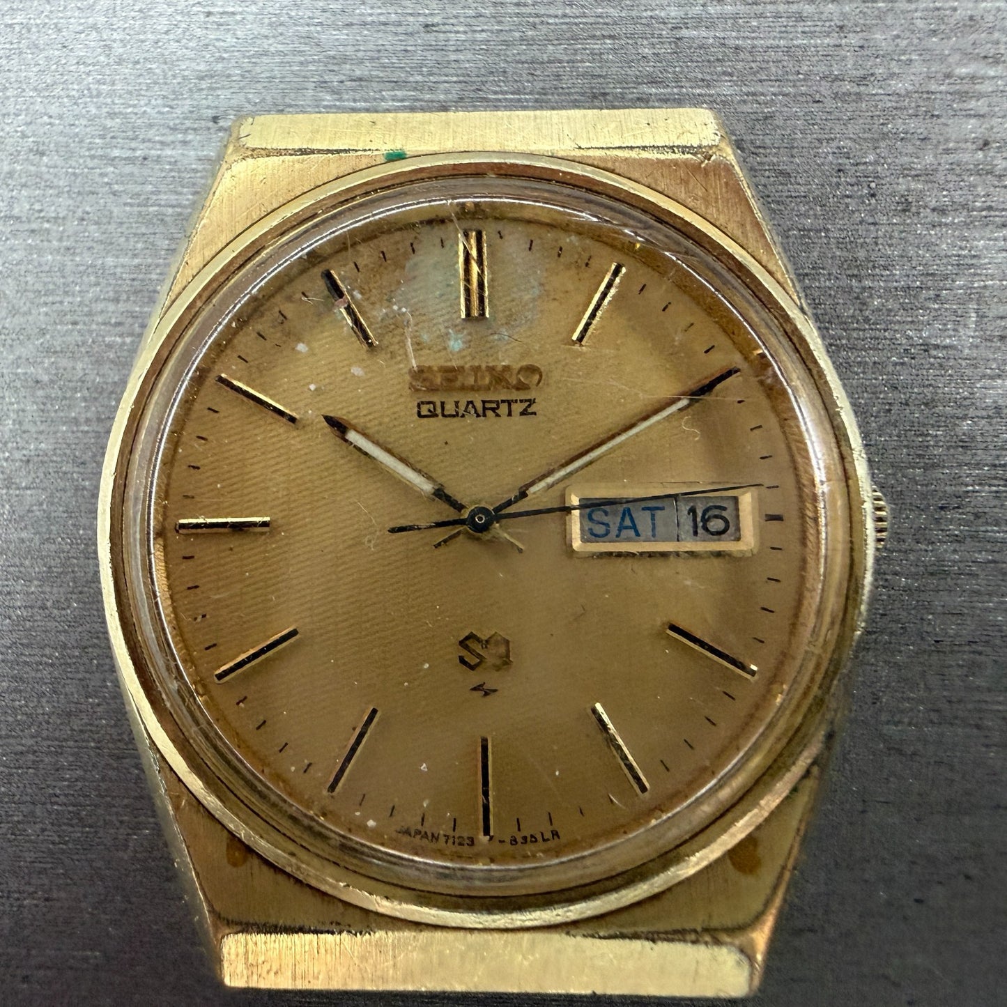 Seiko SQ Watch Men 34mm Champagne Dial Gold Tone Daydate Round 7123-8310 PARTS2