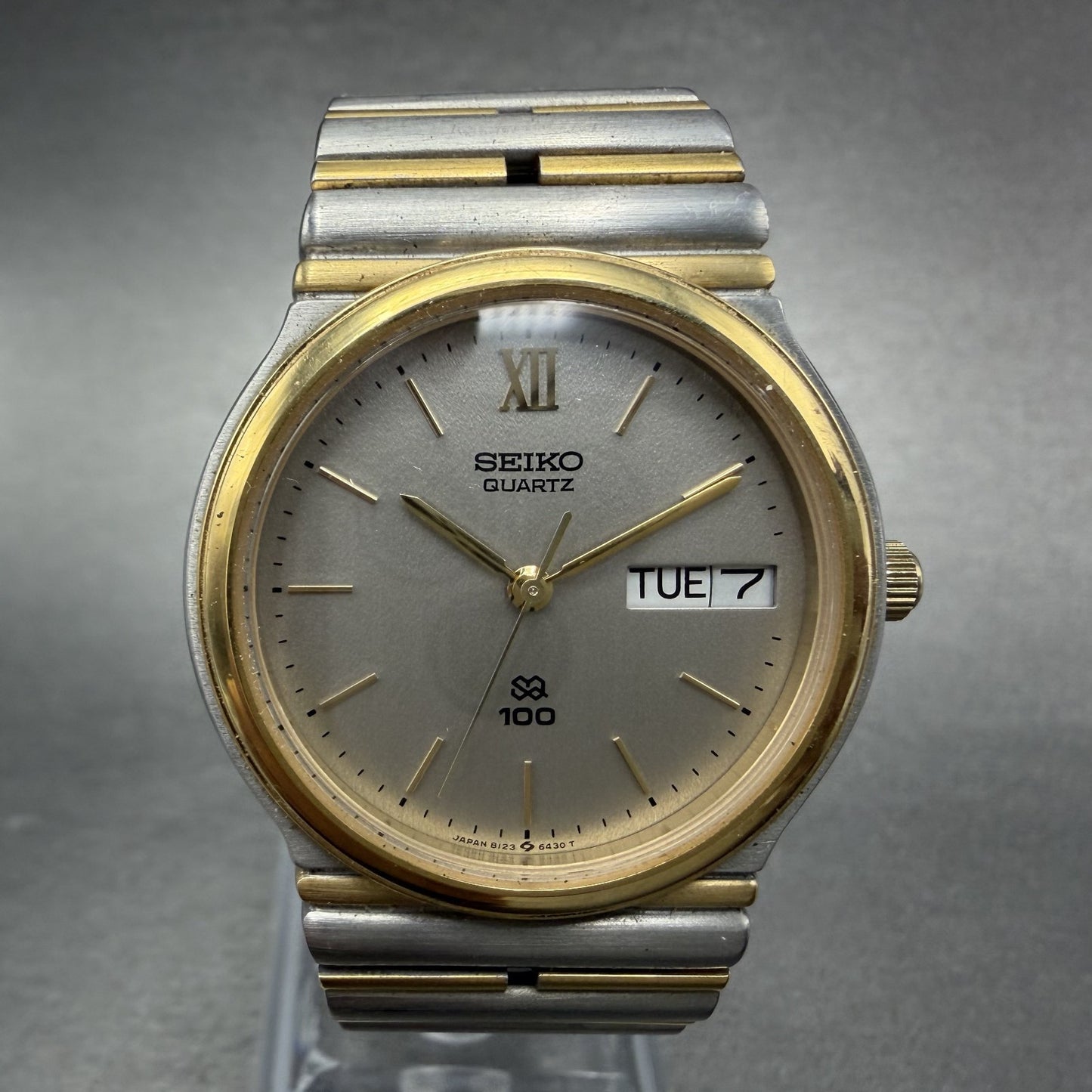 Seiko SQ Watch Men 33mm Silver dial Two Tone Round Daydate 8123-6299 New Battery0