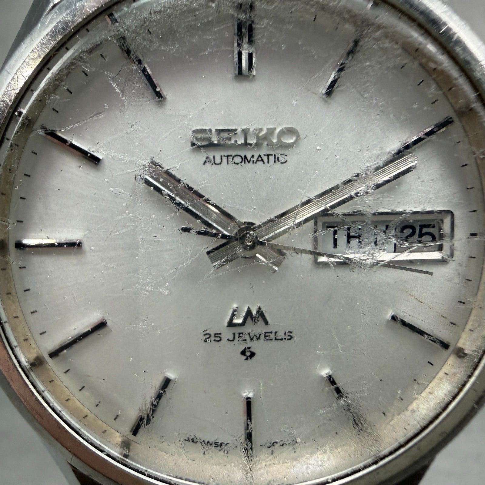 Seiko Lord Matic Watch Men 37mm Silver Dial Silver Tone Daydate 5606-8061 Runs1