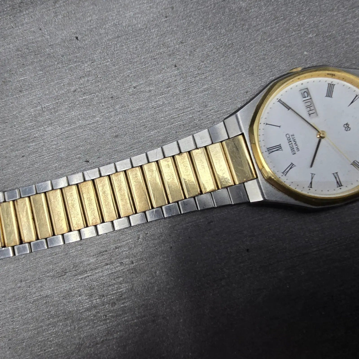 Seiko Watch Men 33mm White Dial Two Tone Daydate SQ 7132A VTG PARTS8