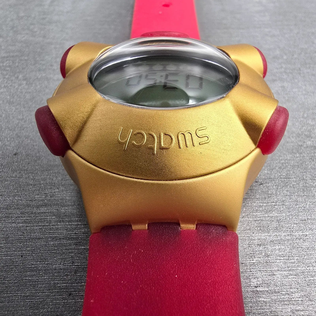 Swatch Beat Golden Virtual Wave Watch Men 47mm Gold Red YQG1000 New Battery NOS8