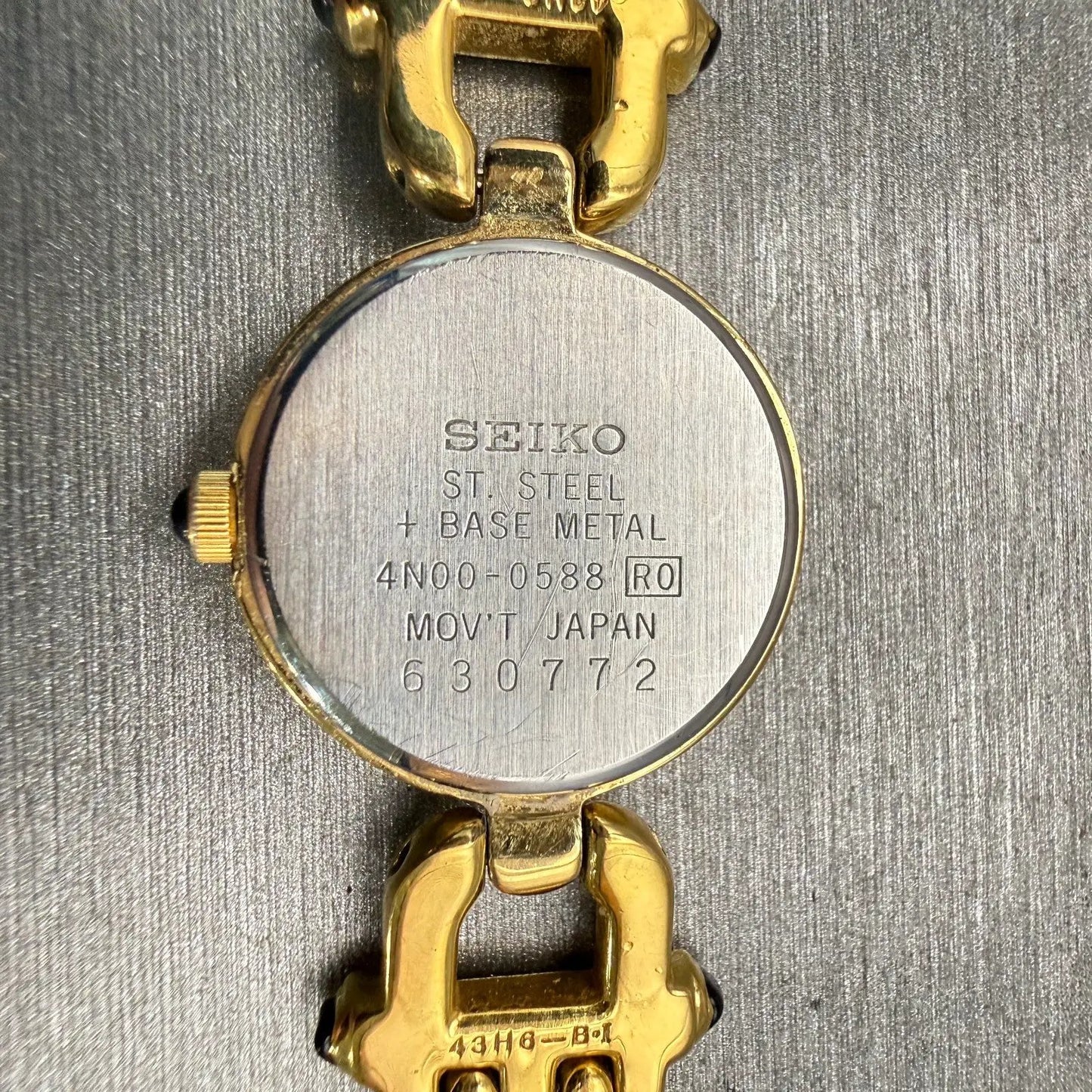 Seiko Watch Women 19mm MOP Dial Gold Tone Round 4N00-0588 New Battery Vintage10