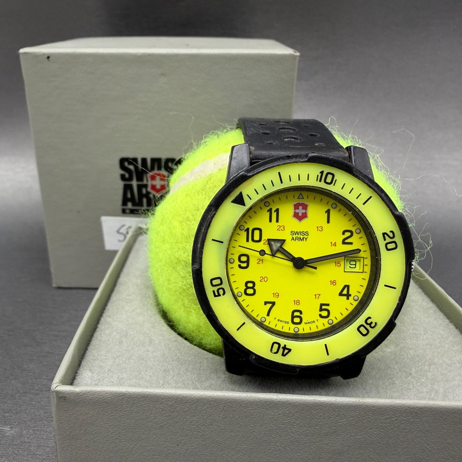 Victorinox Swiss Army Andre Aggassi Watch men 40mm Yellow Dial Black New Bat Box0