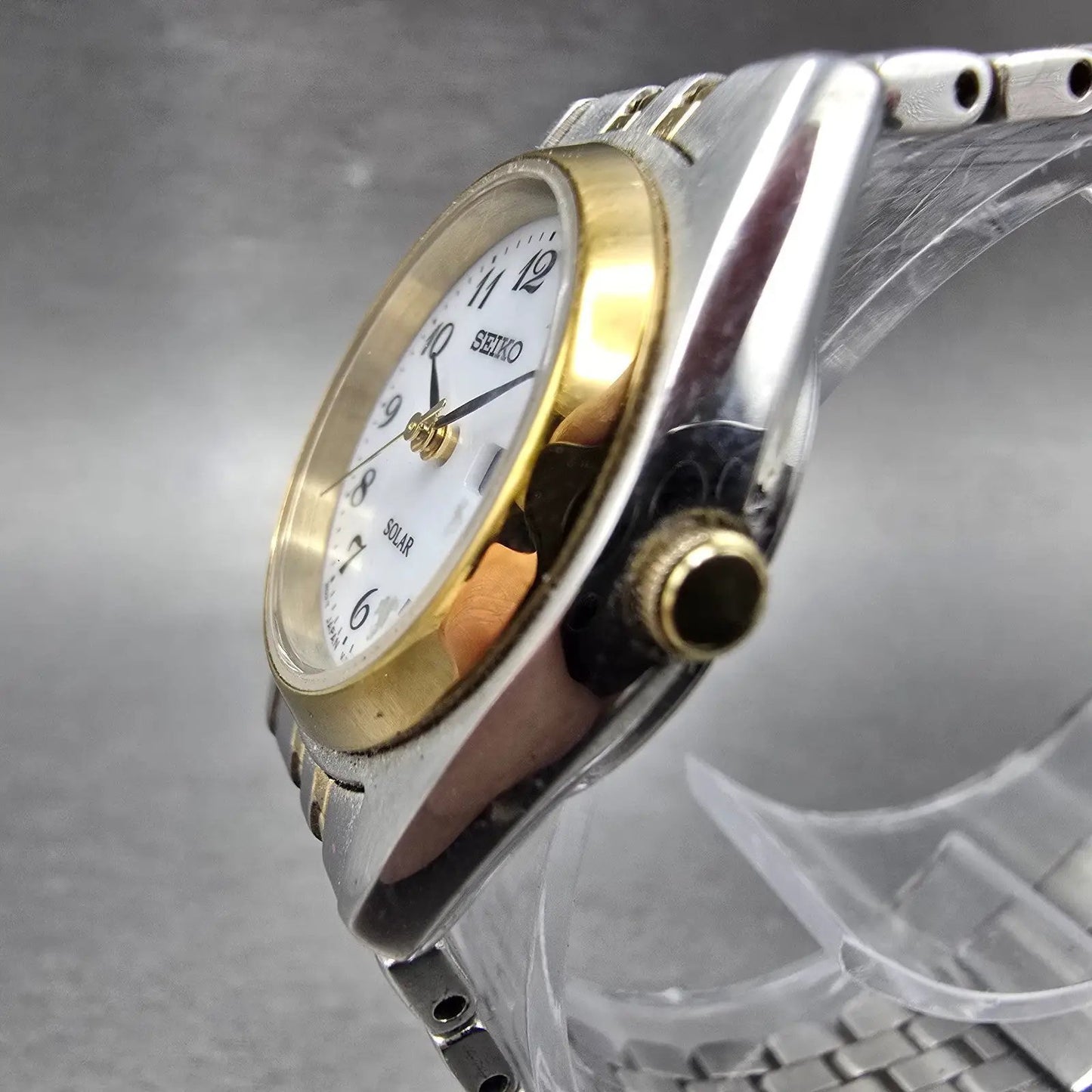 Seiko Solar Watch Women 26mm White Dial Two Tone Daydate Round V138-0AA0 Runs HM2