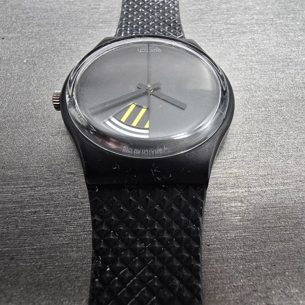 Swatch Color Window Watch Men 34mm Black Dial Black Tone Round GB715 New Battery7