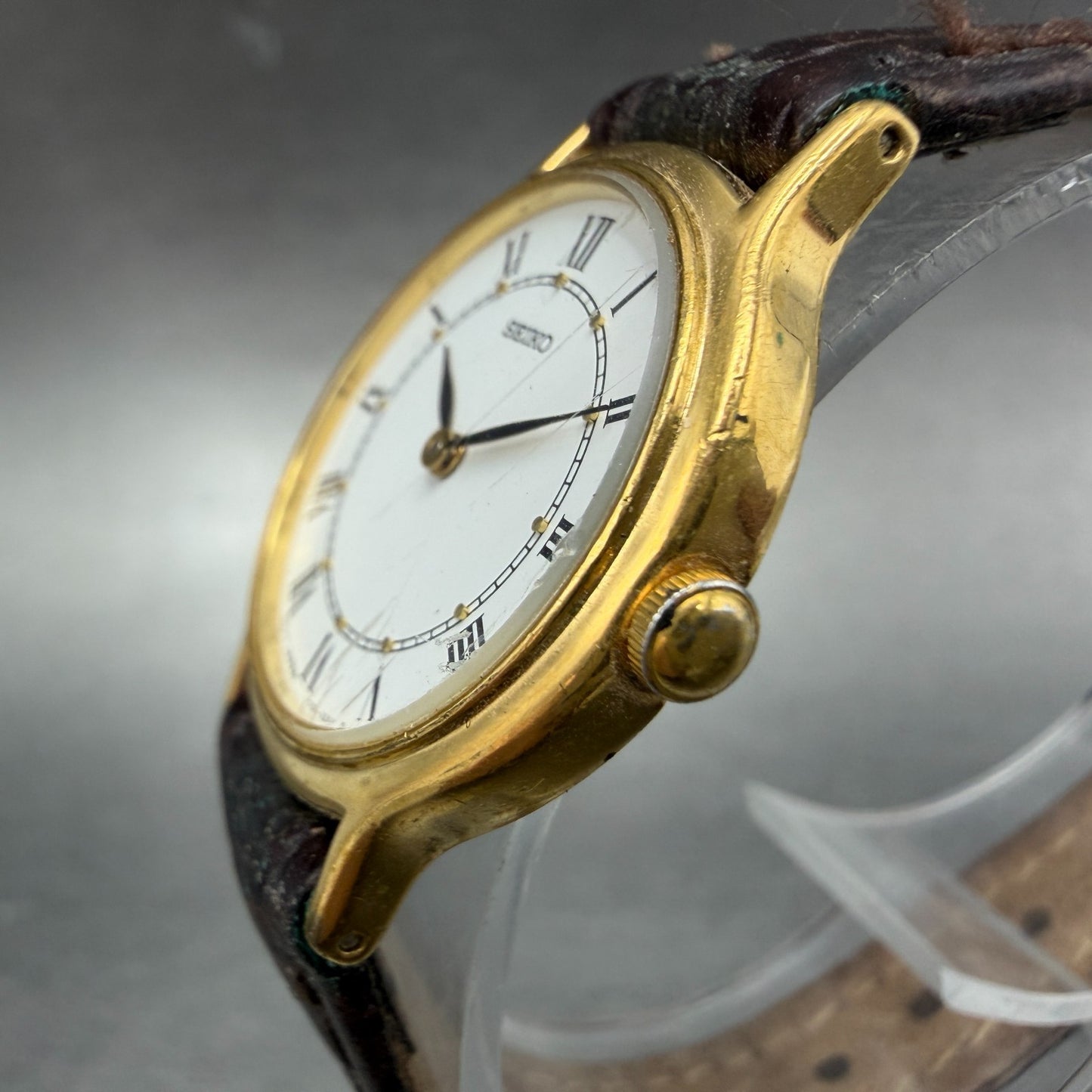 Seiko Watch Women 26mm White Dial Gold Tone Round Vinatge V700-6091 New Battery2