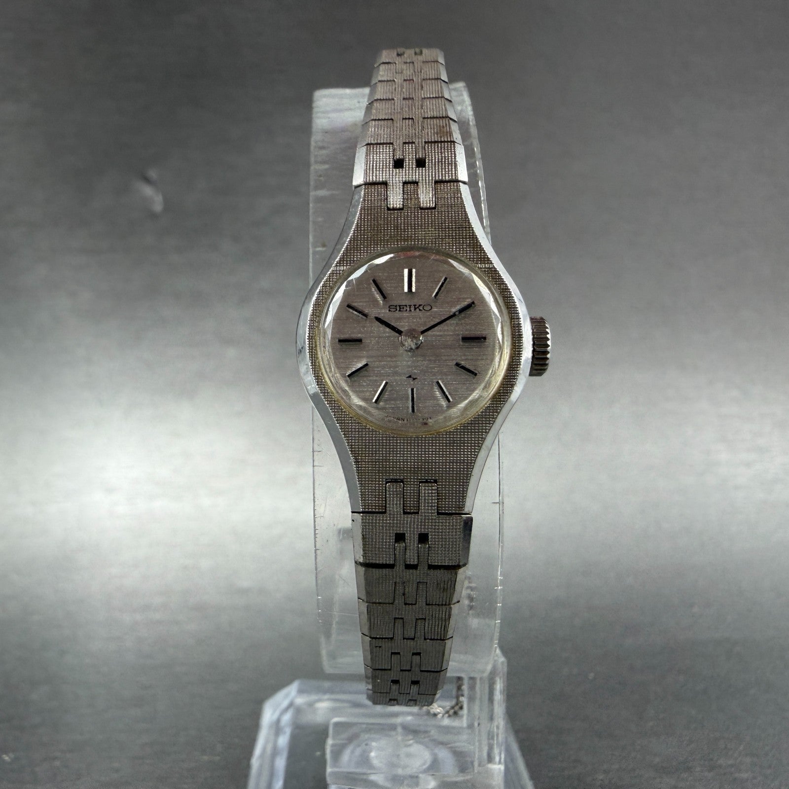 Seiko Watch Women 18mm Silver Dial Silver Tone Manual Round 11-0639 Runs JG85