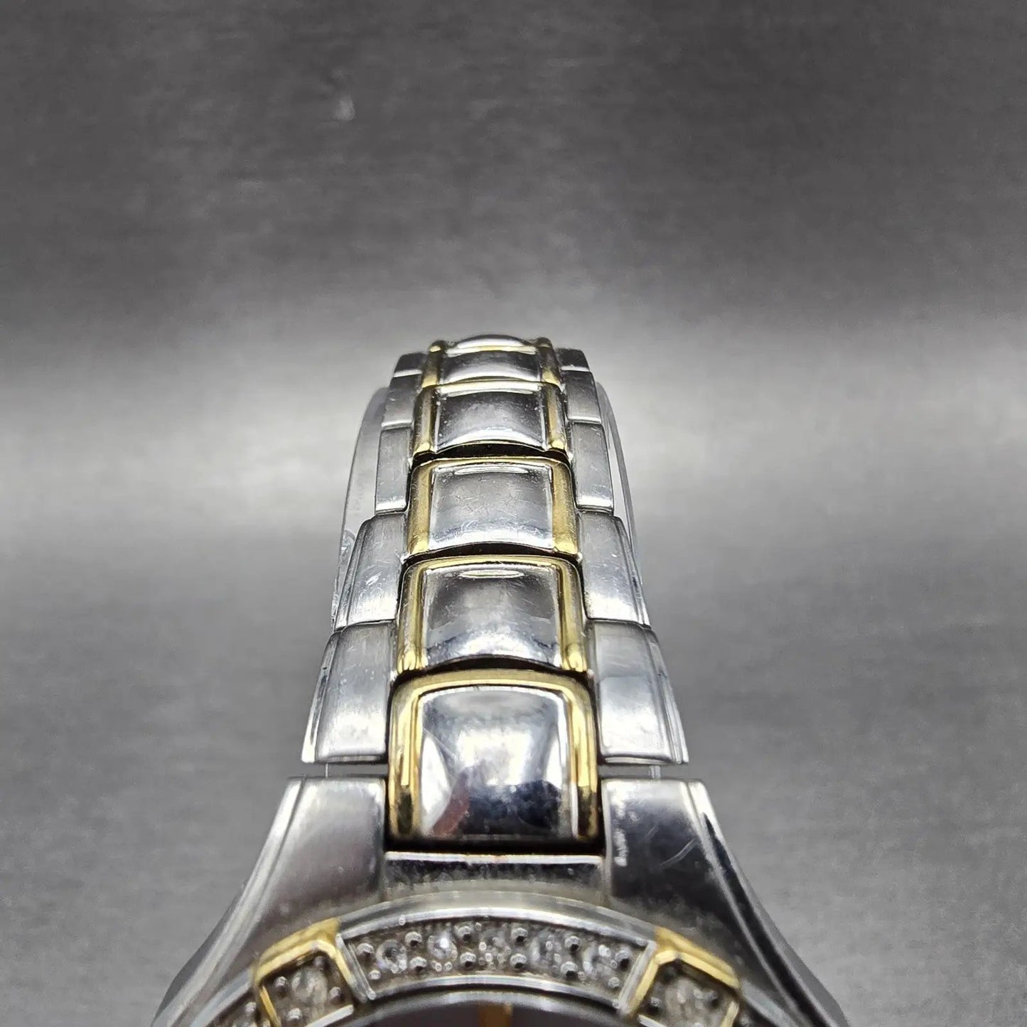Seiko Solar Watch Women 31mm MOP Dial Two Tone Date Round V137-0CA0 Runs4