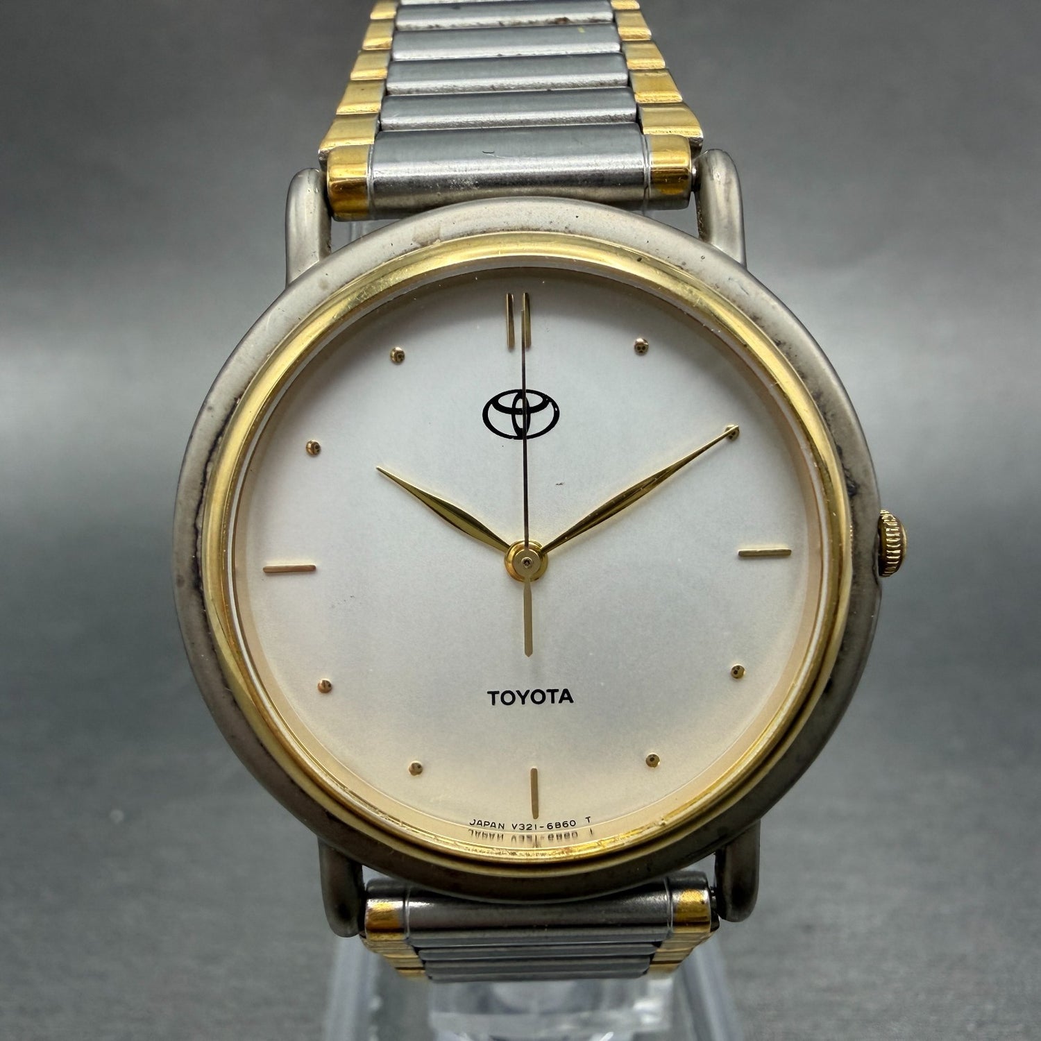 Seiko Toyota Watch Men 31mm Silver Dial Two Tone Round V321-6020 New Battery0