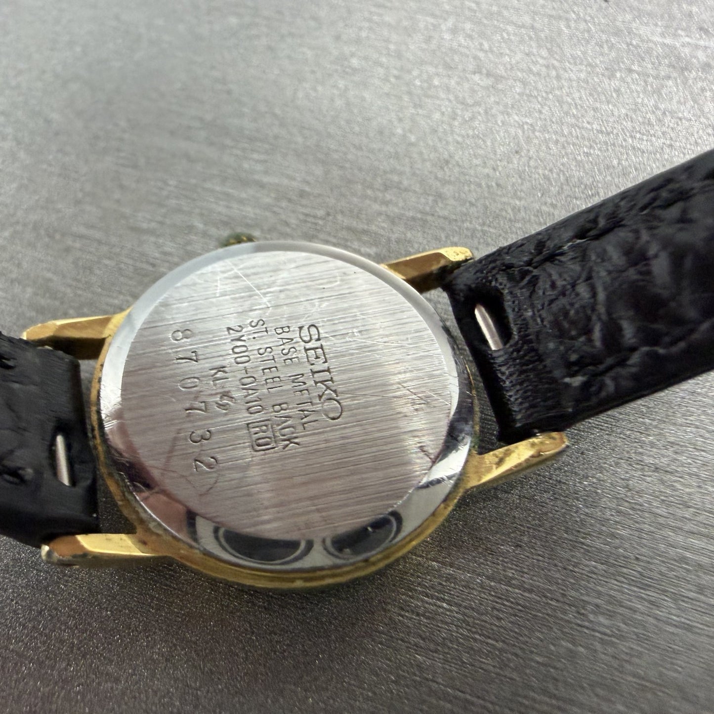 Seiko SX Watch Women 20mm White Dial Gold Tone Round 2Y00-0A10 New Battery AKKOE10
