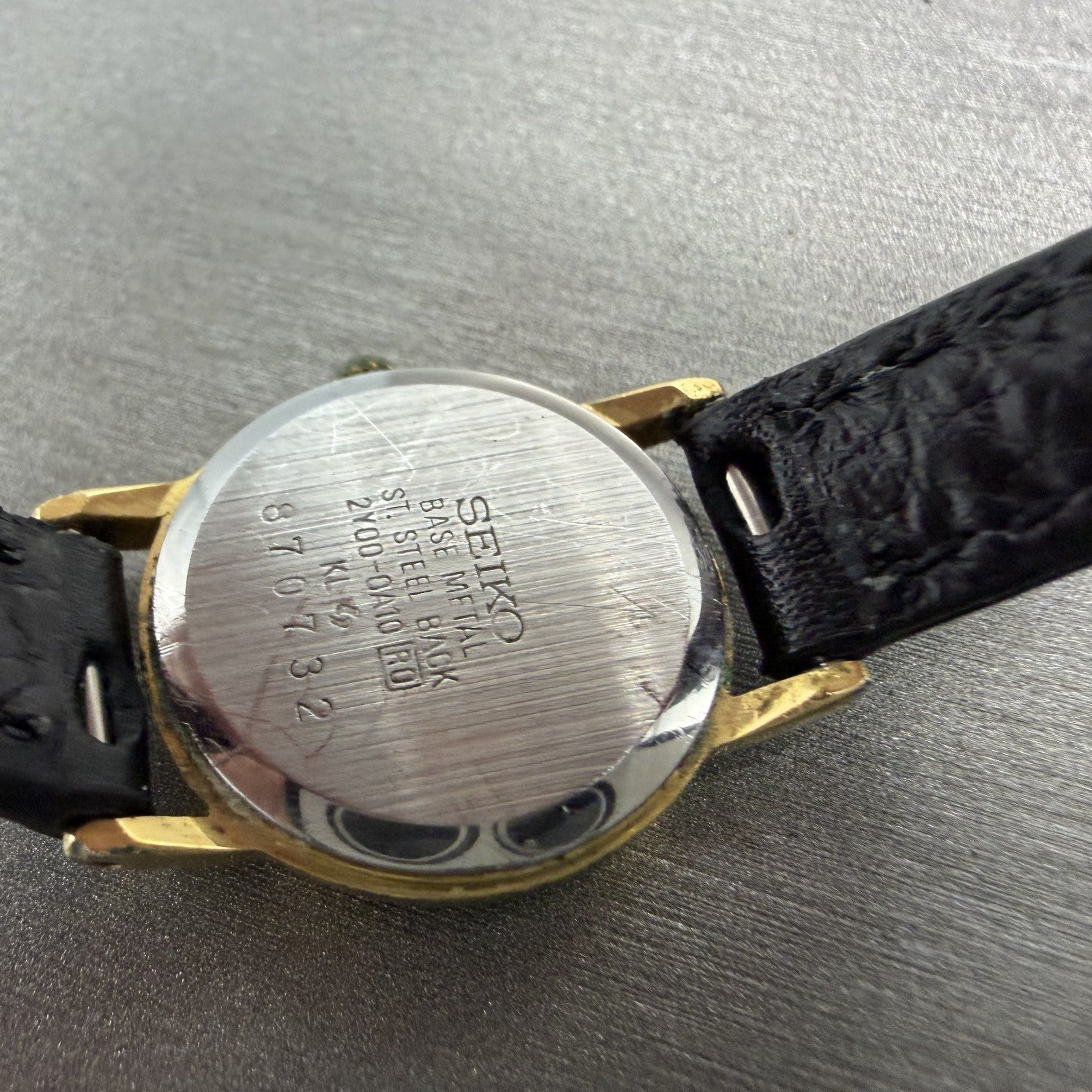 Seiko SX Watch Women 20mm White Dial Gold Tone Round 2Y00-0A10 New Battery AKKOE10