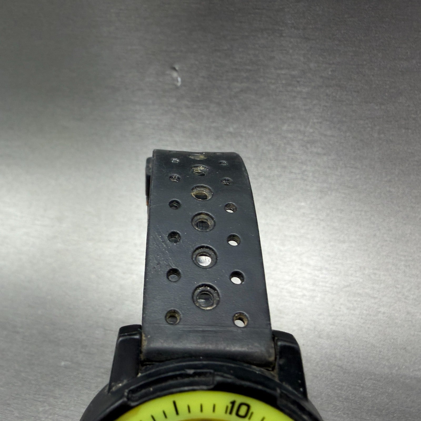 Victorinox Swiss Army Andre Aggassi Watch men 40mm Yellow Dial Black New Bat Box5