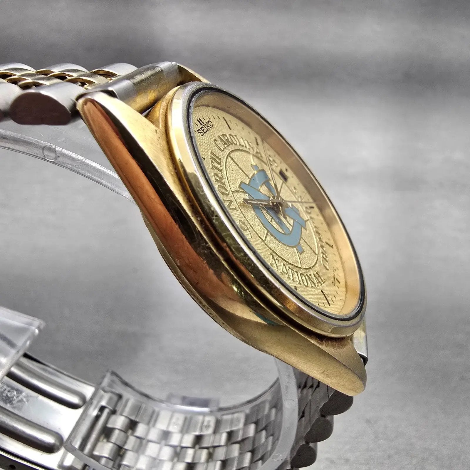 Seiko North Carolina Watch Men 40mm Champagne Dial Date 5Y23-8A19 New Battery3
