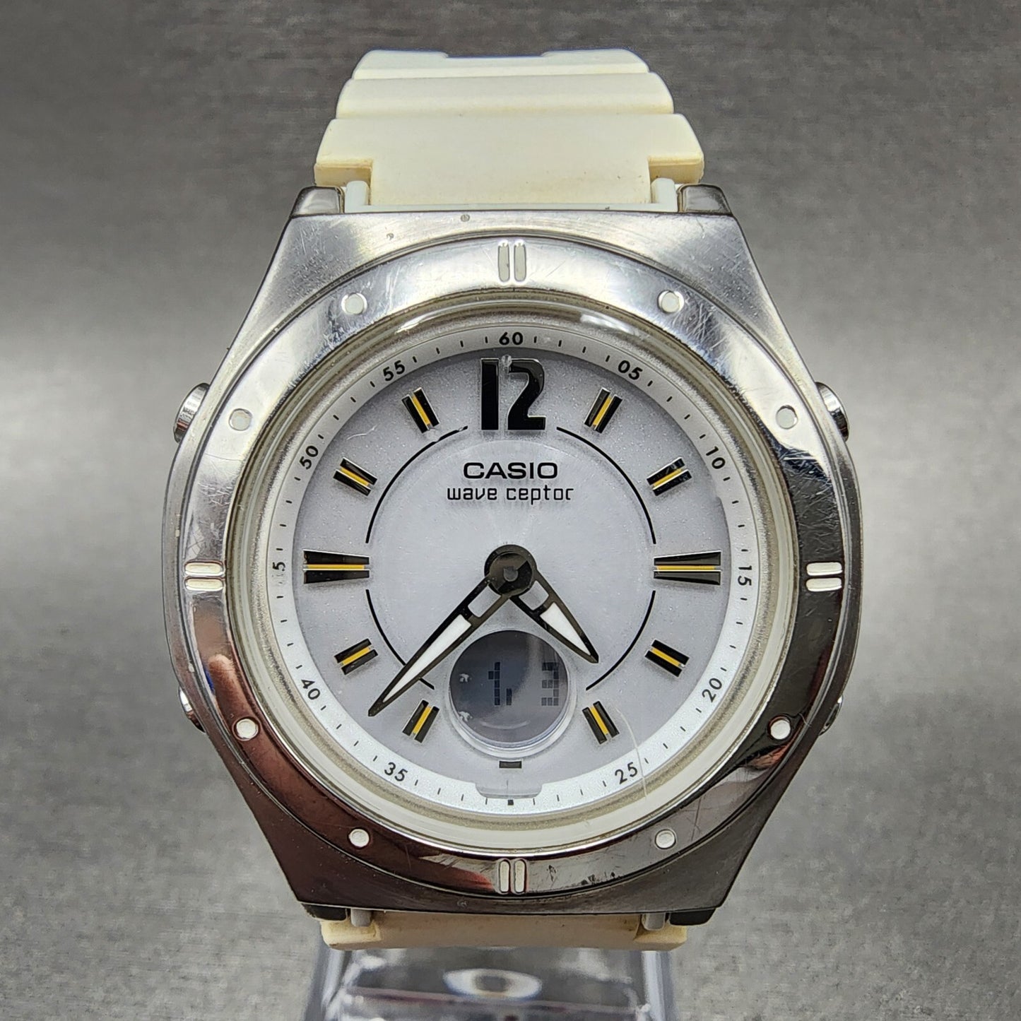 Casio Wave Ceptor Watch Women 35mm White Dial Silver Tone Analog Digital Works0