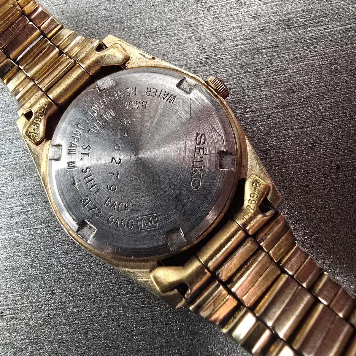 Seiko SQ Watch Women 24mm Gold Dial Gold Tone Daydate Round 3E23-0A60 New Batt 610
