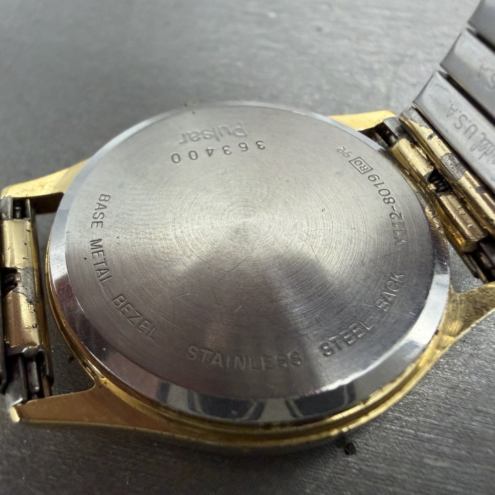 Seiko Pulsar Watch Men 32mm Champagne Dial Gold Tone Date Y112-8019 New Battery9